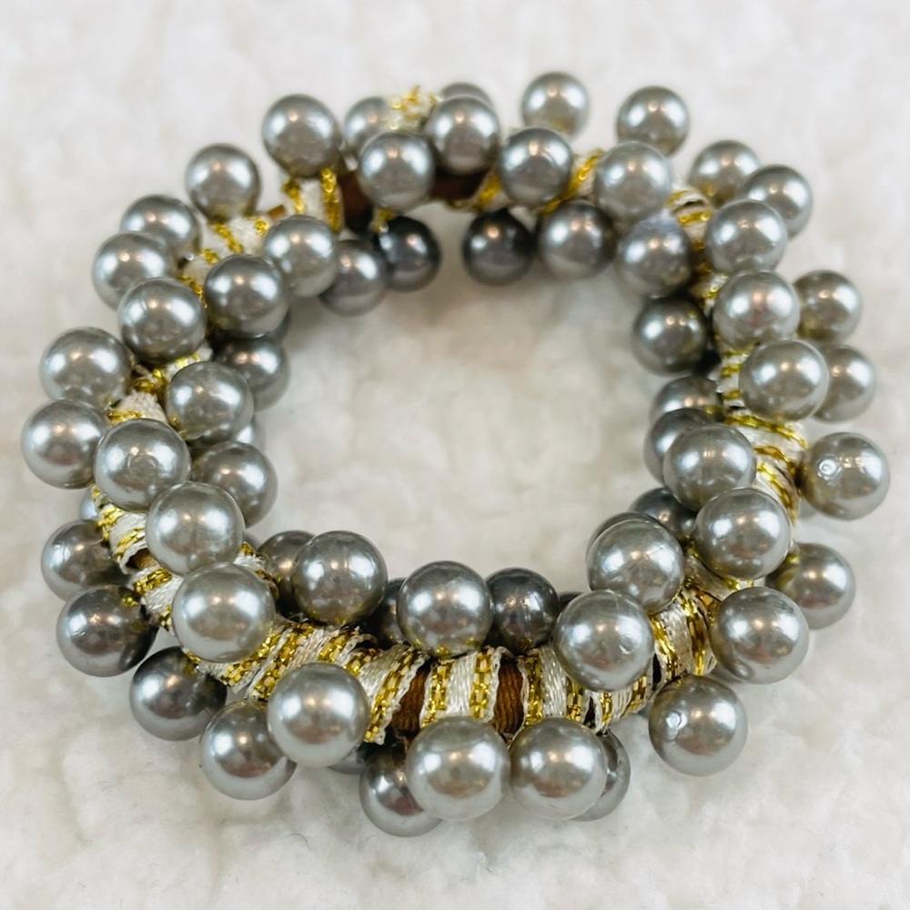 (NWOT) 3-Piece Pearl and Flower Hair Tie Set - Picture 10 of 13